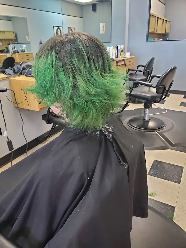 HOLIDAY HAIR — Hair salon in Newport